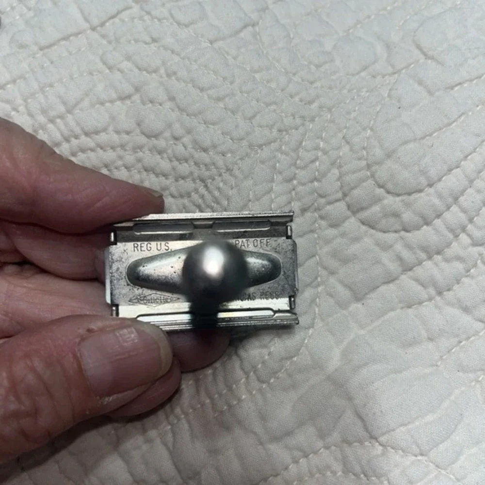 Vintage Gillette 1966 L4 Original Pressed Logo Ball‎ End Travel DE Safety Razor